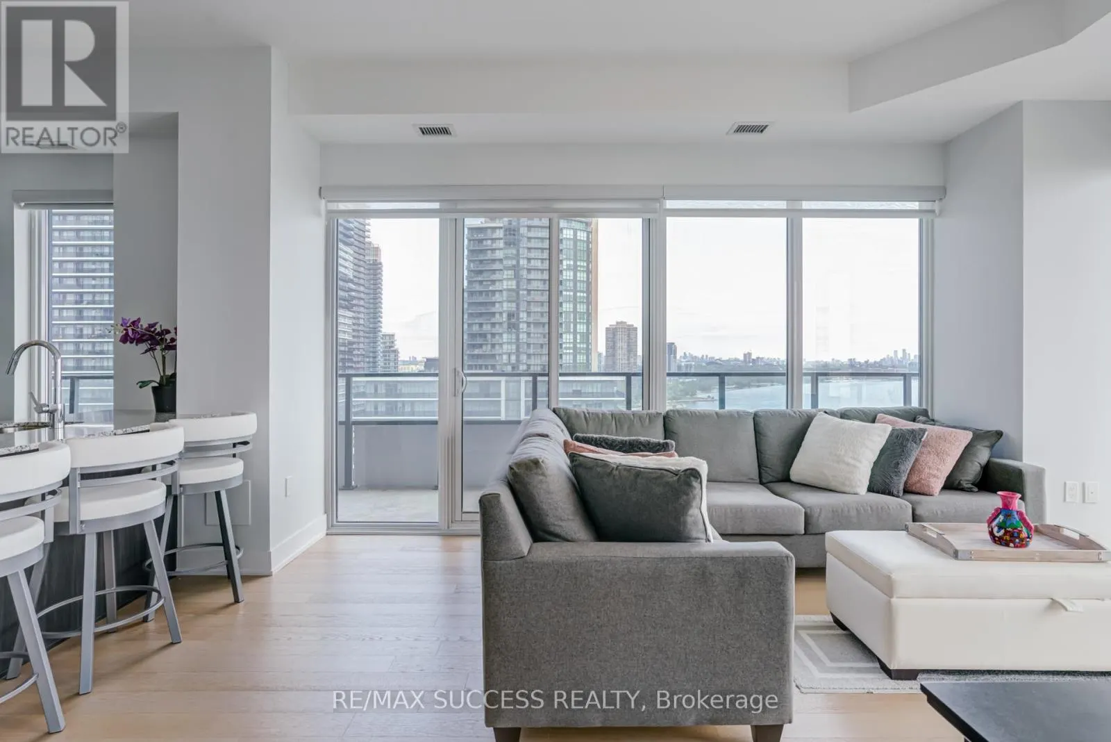 1807 - 20 SHORE BREEZE AVENUE