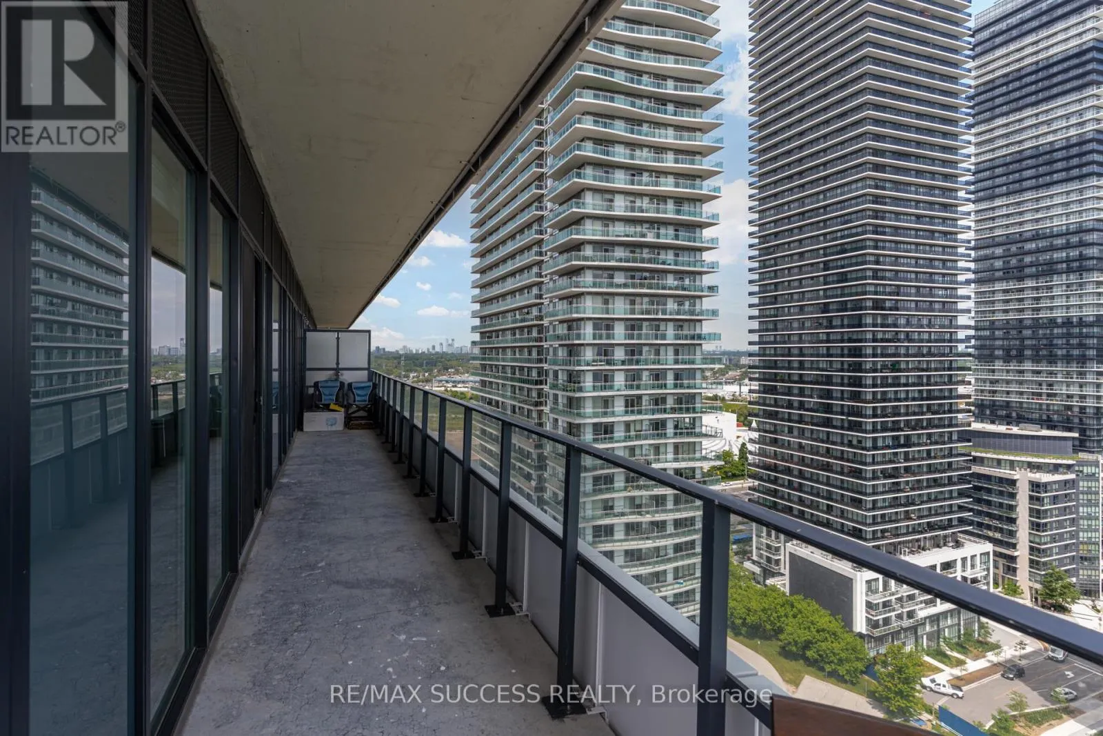 1807 - 20 SHORE BREEZE AVENUE