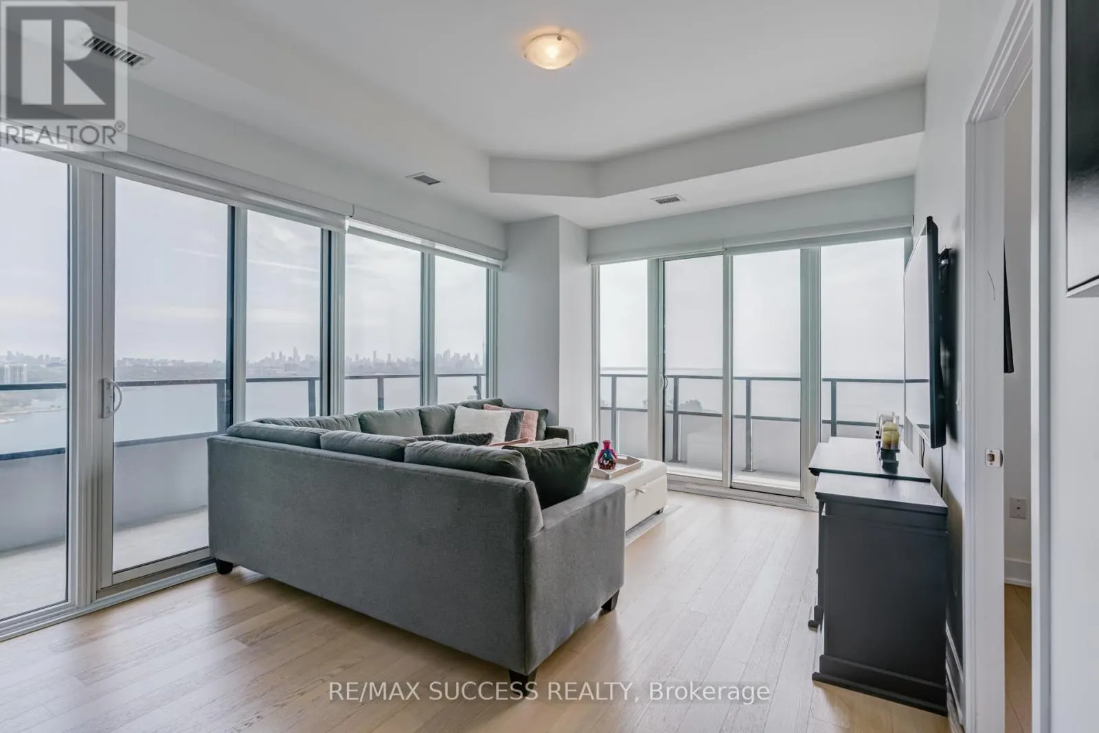 1807 - 20 SHORE BREEZE AVENUE