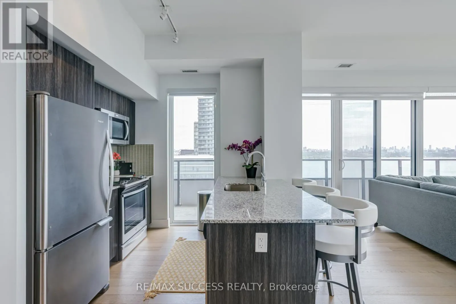 1807 - 20 SHORE BREEZE AVENUE