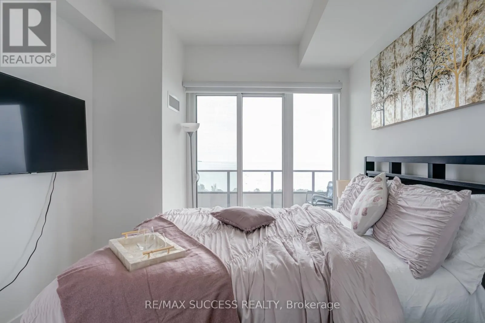 1807 - 20 SHORE BREEZE AVENUE