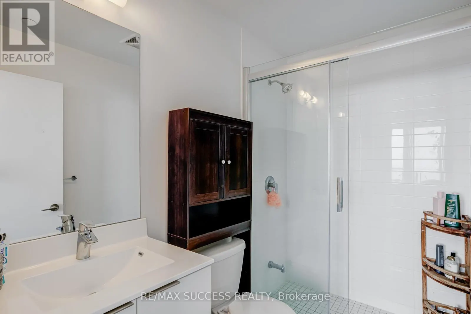 1807 - 20 SHORE BREEZE AVENUE