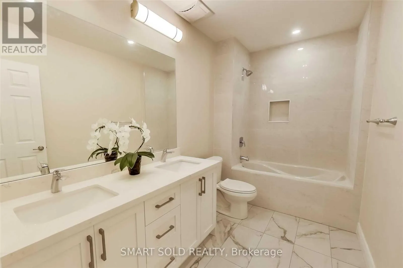 2 - 2208 BLOOR STREET W