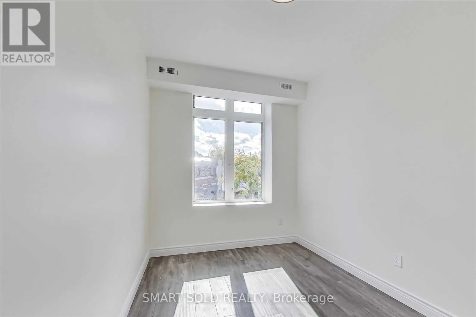 2 - 2208 BLOOR STREET W