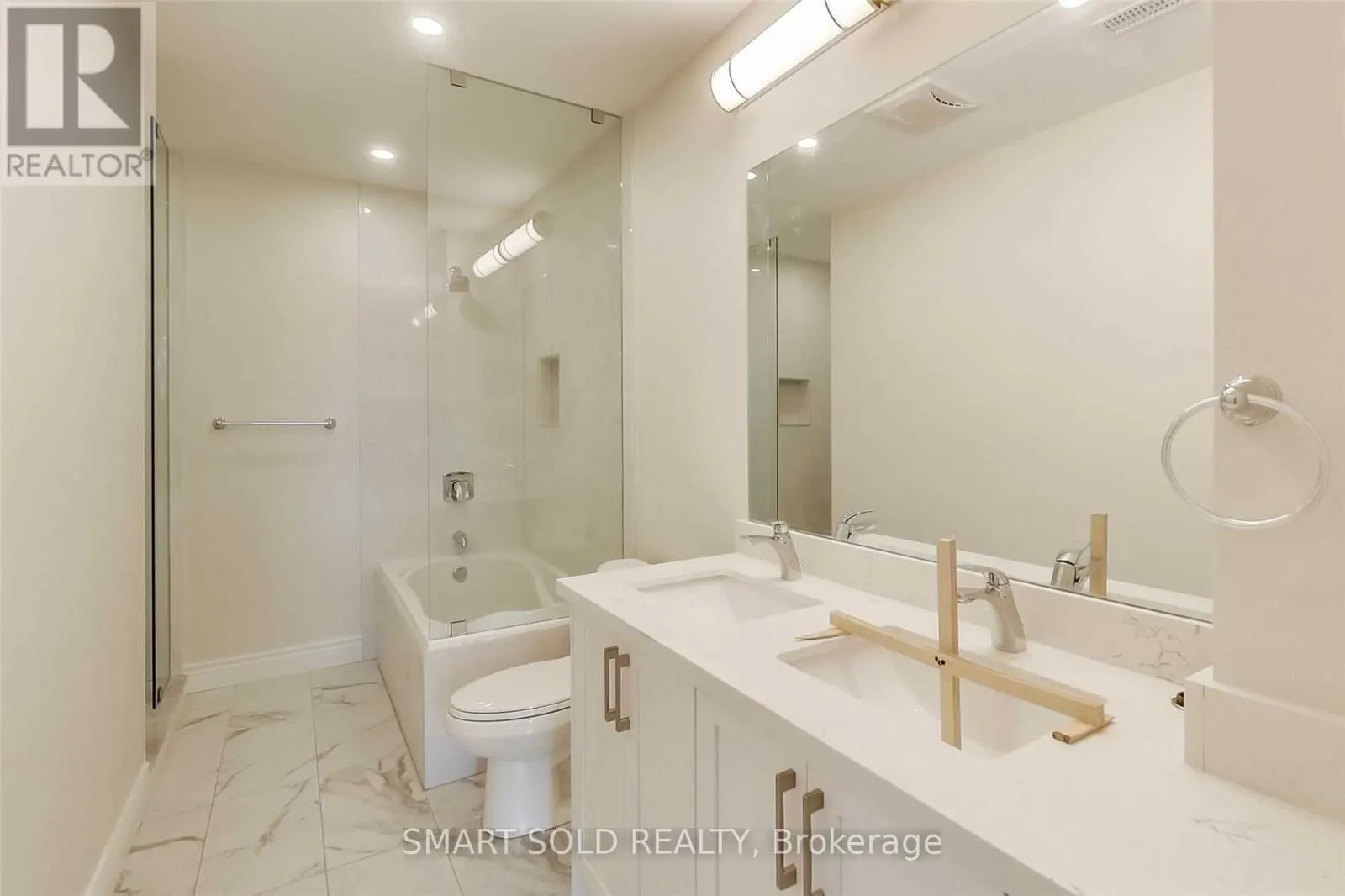2 - 2208 BLOOR STREET W