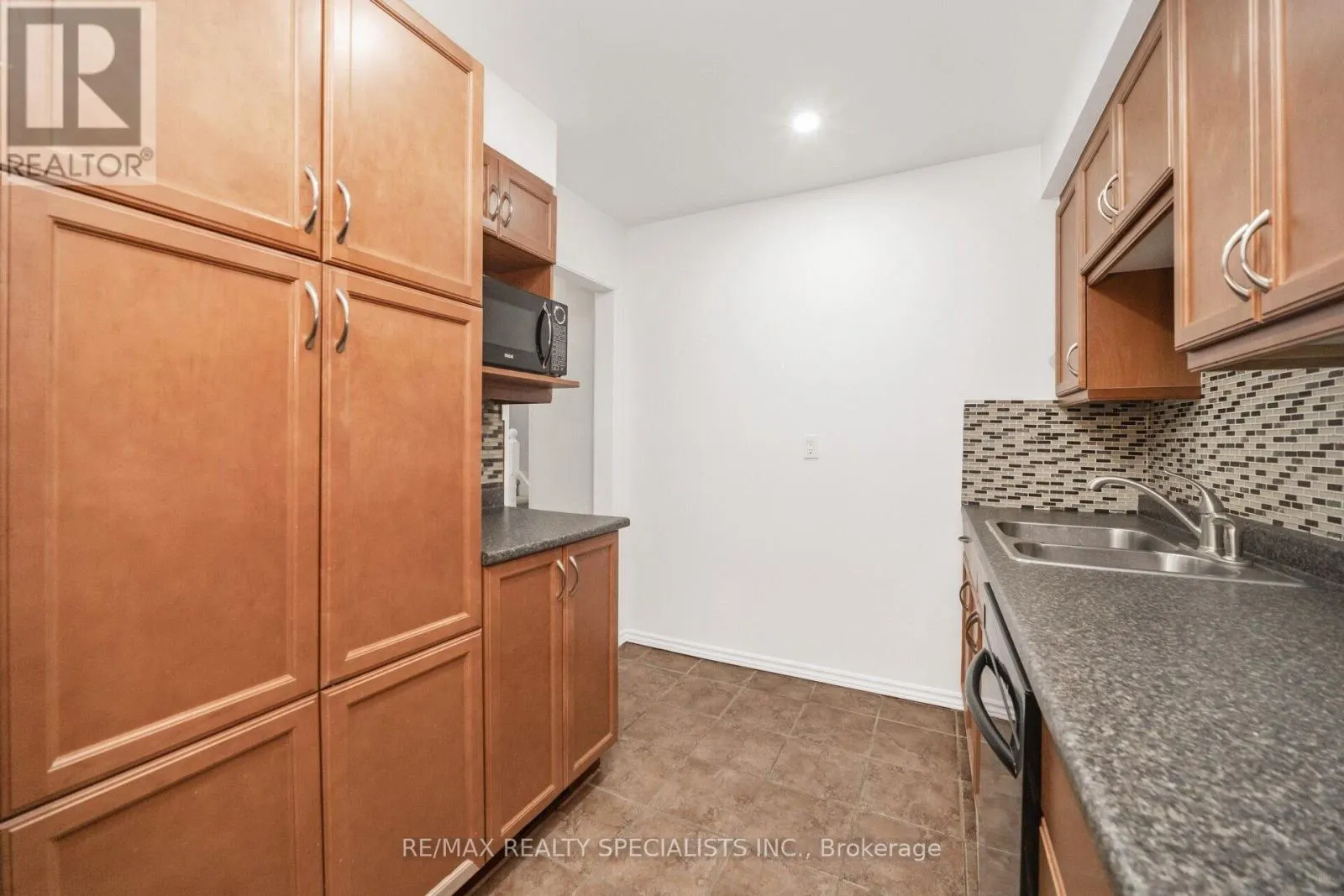 20 ENMOUNT DRIVE
