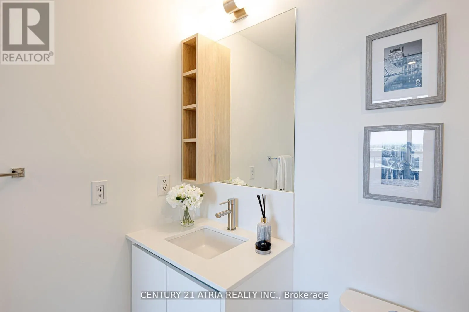 822 - 1100 SHEPPARD AVENUE W
