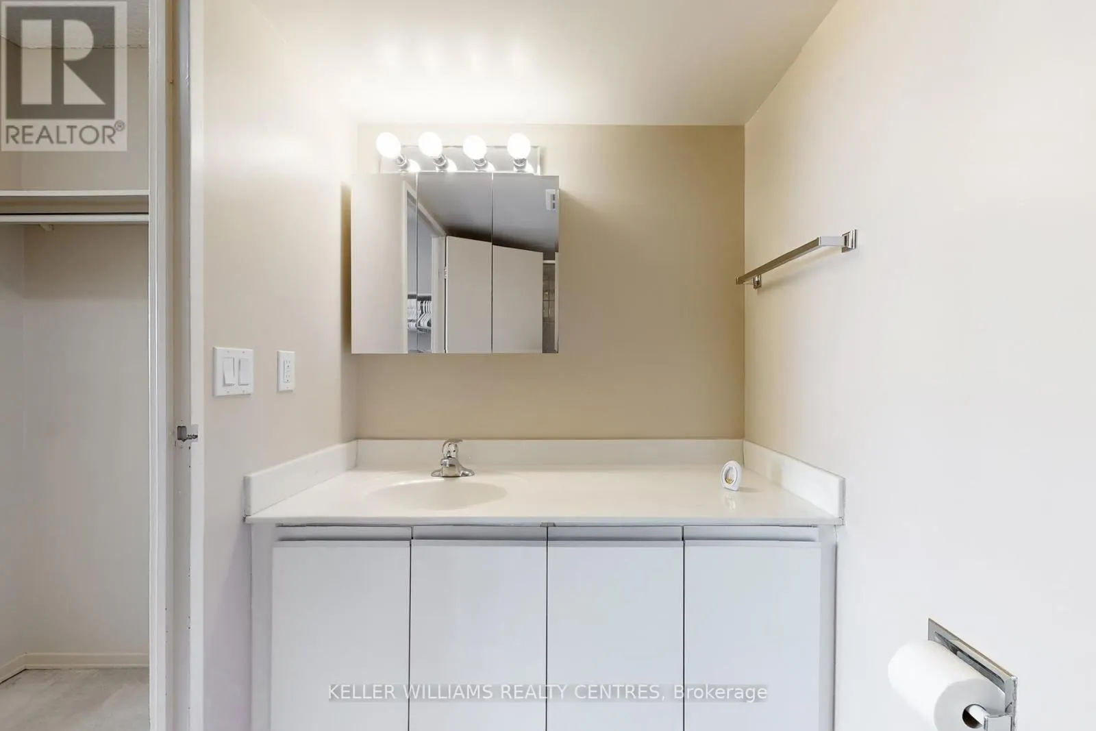 1208 - 10 MARKBROOK LANE