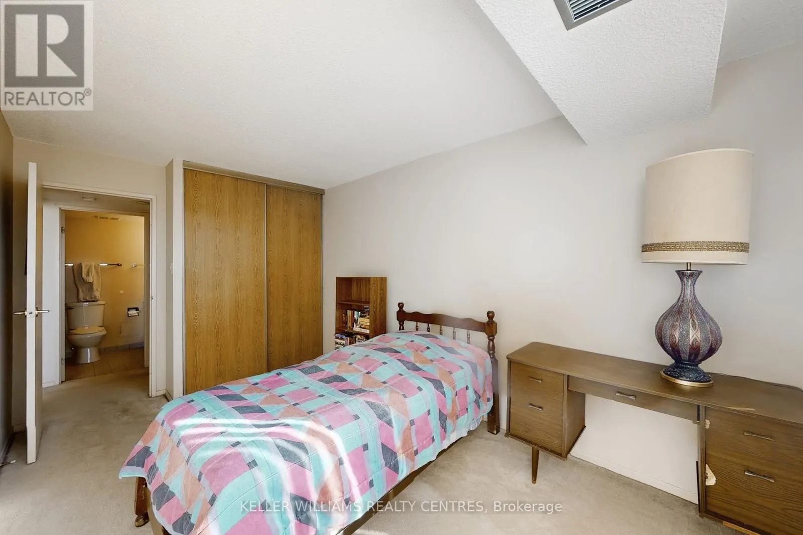 1208 - 10 MARKBROOK LANE