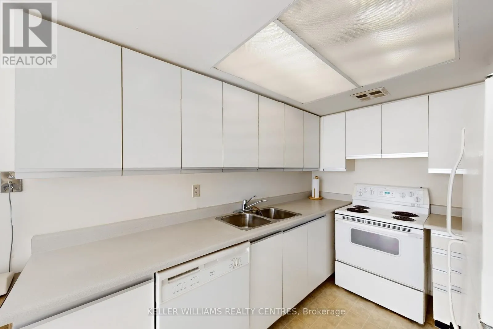 1208 - 10 MARKBROOK LANE