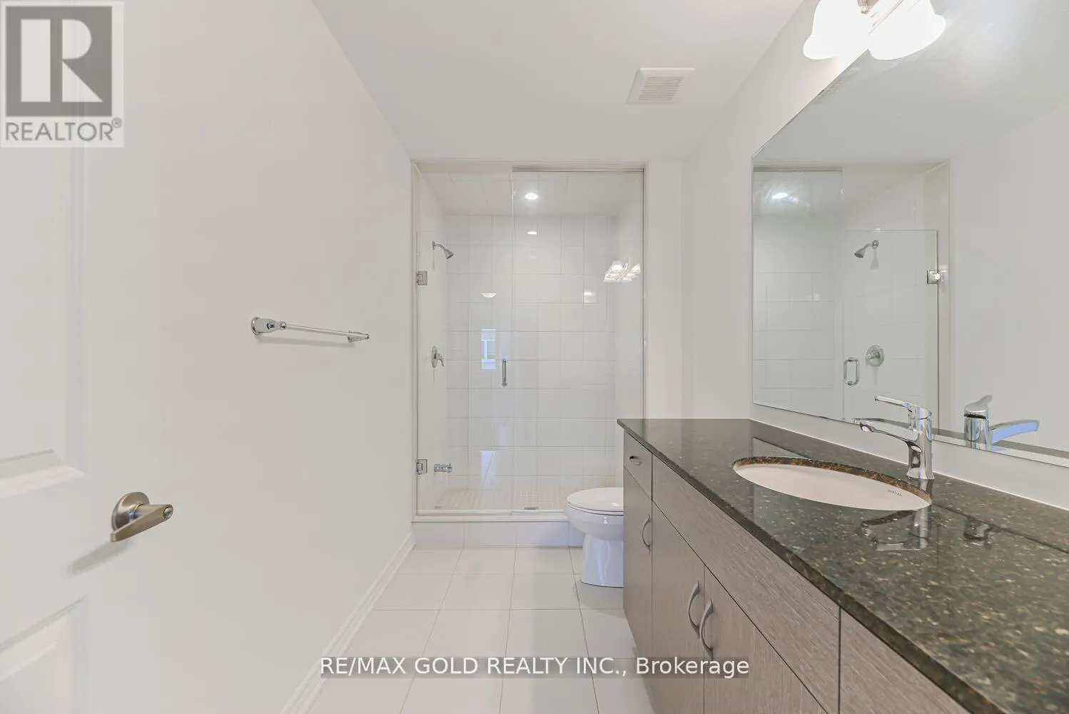 84 KEPPEL CIRCLE