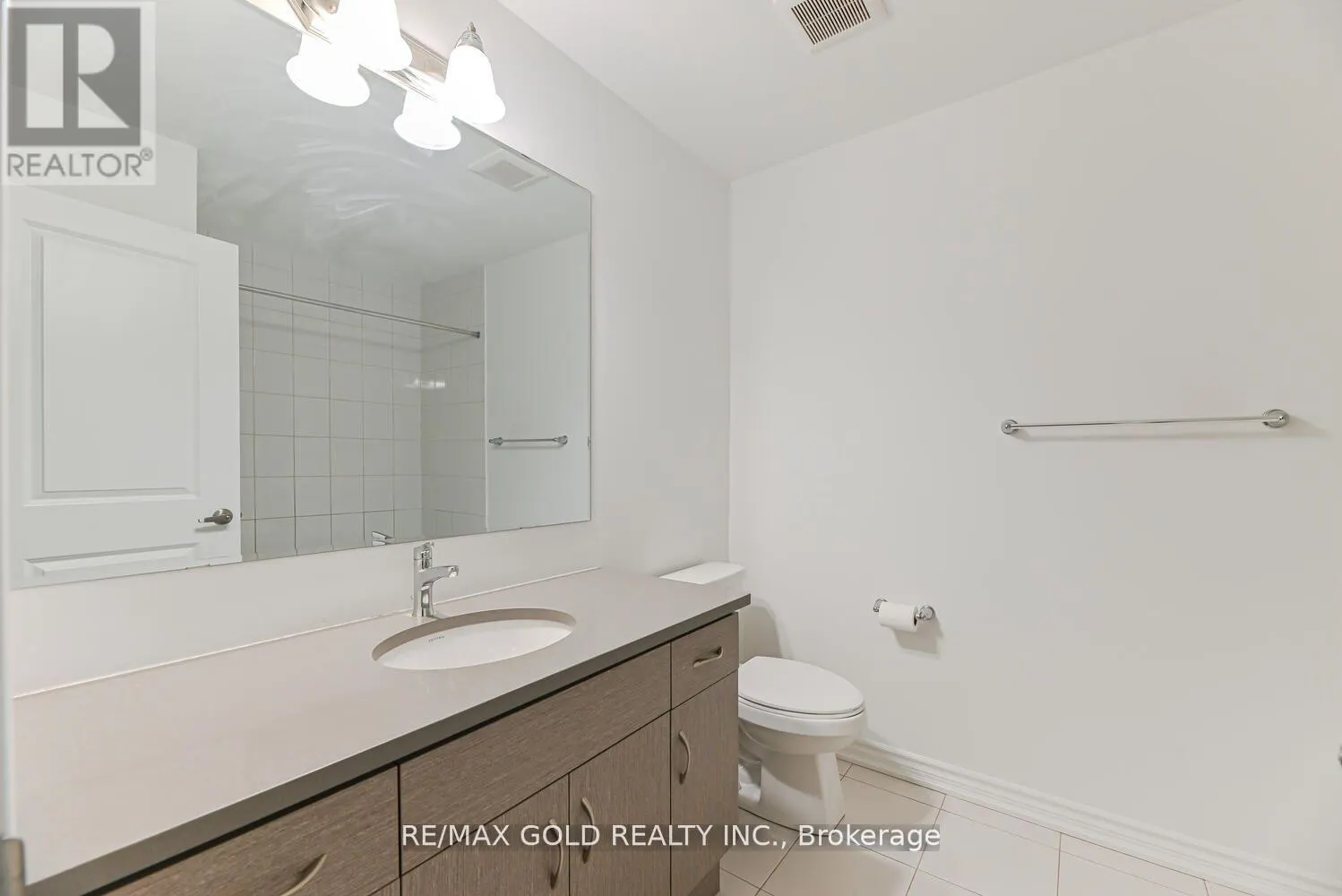 84 KEPPEL CIRCLE