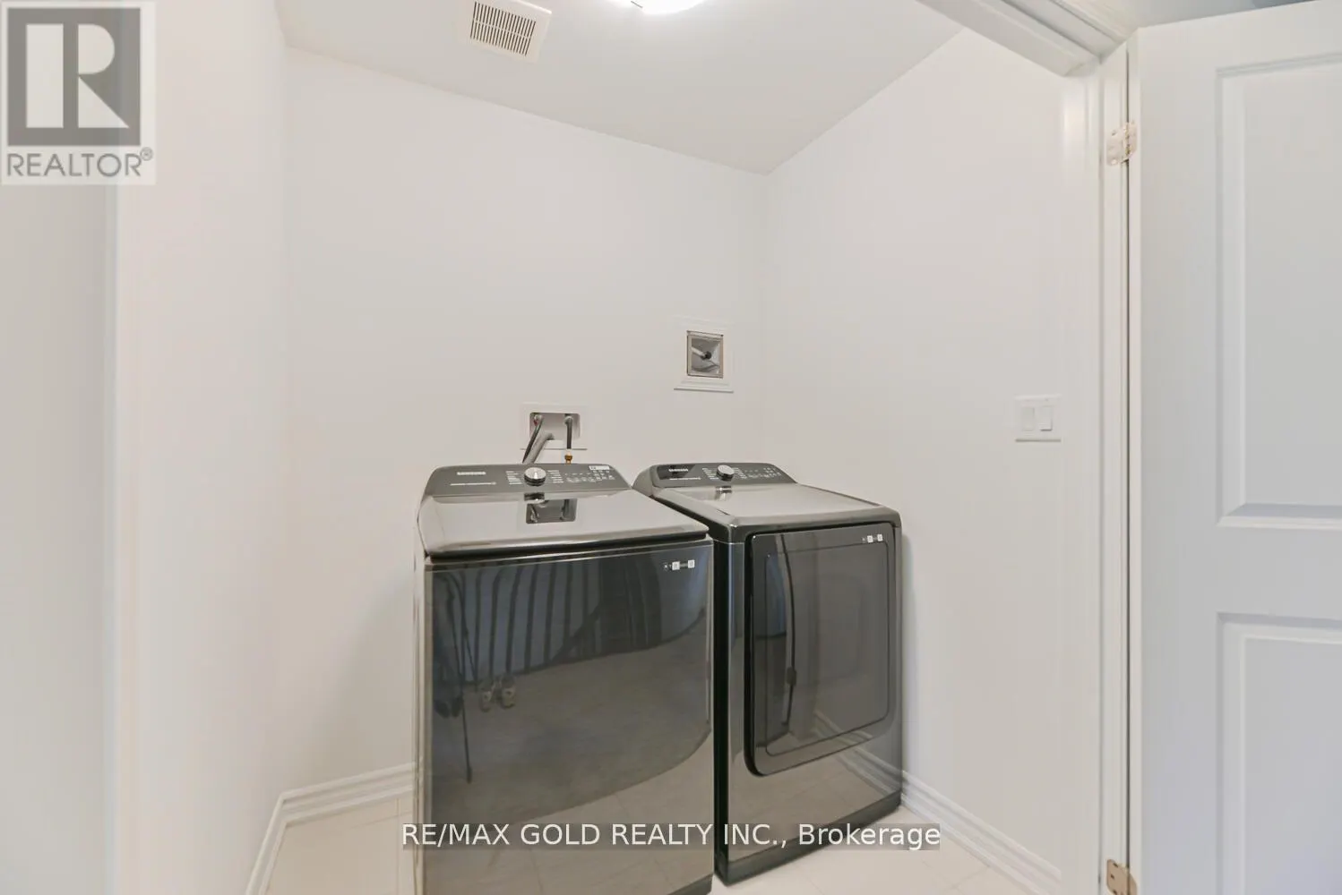 84 KEPPEL CIRCLE