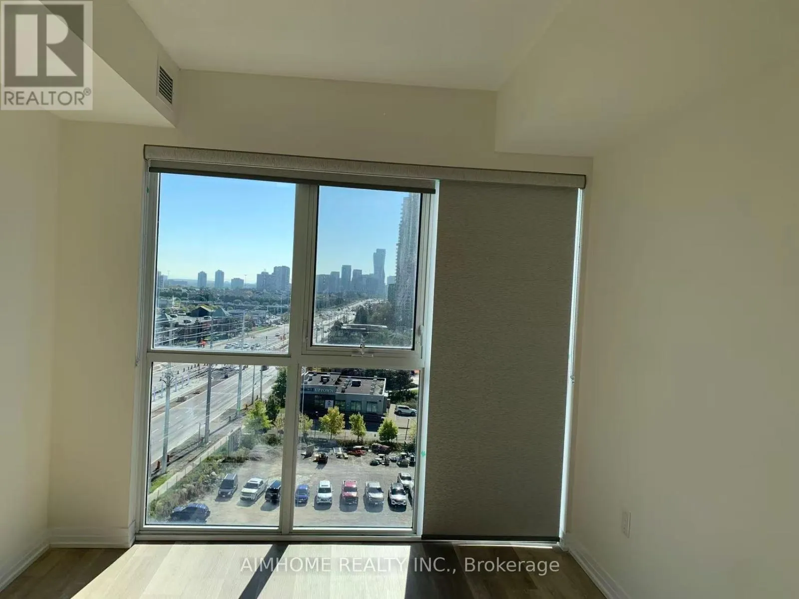 803 - 15 WATERGARDEN DRIVE