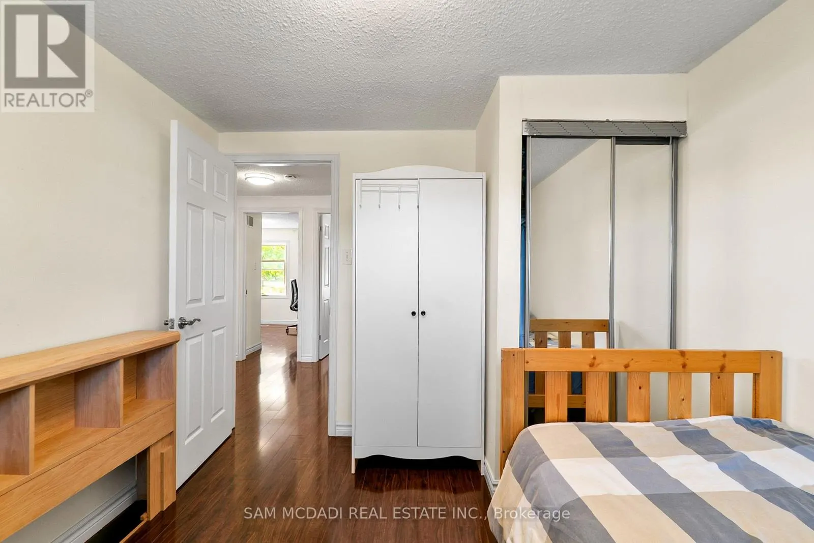 5948 FEATHERHEAD CRESCENT