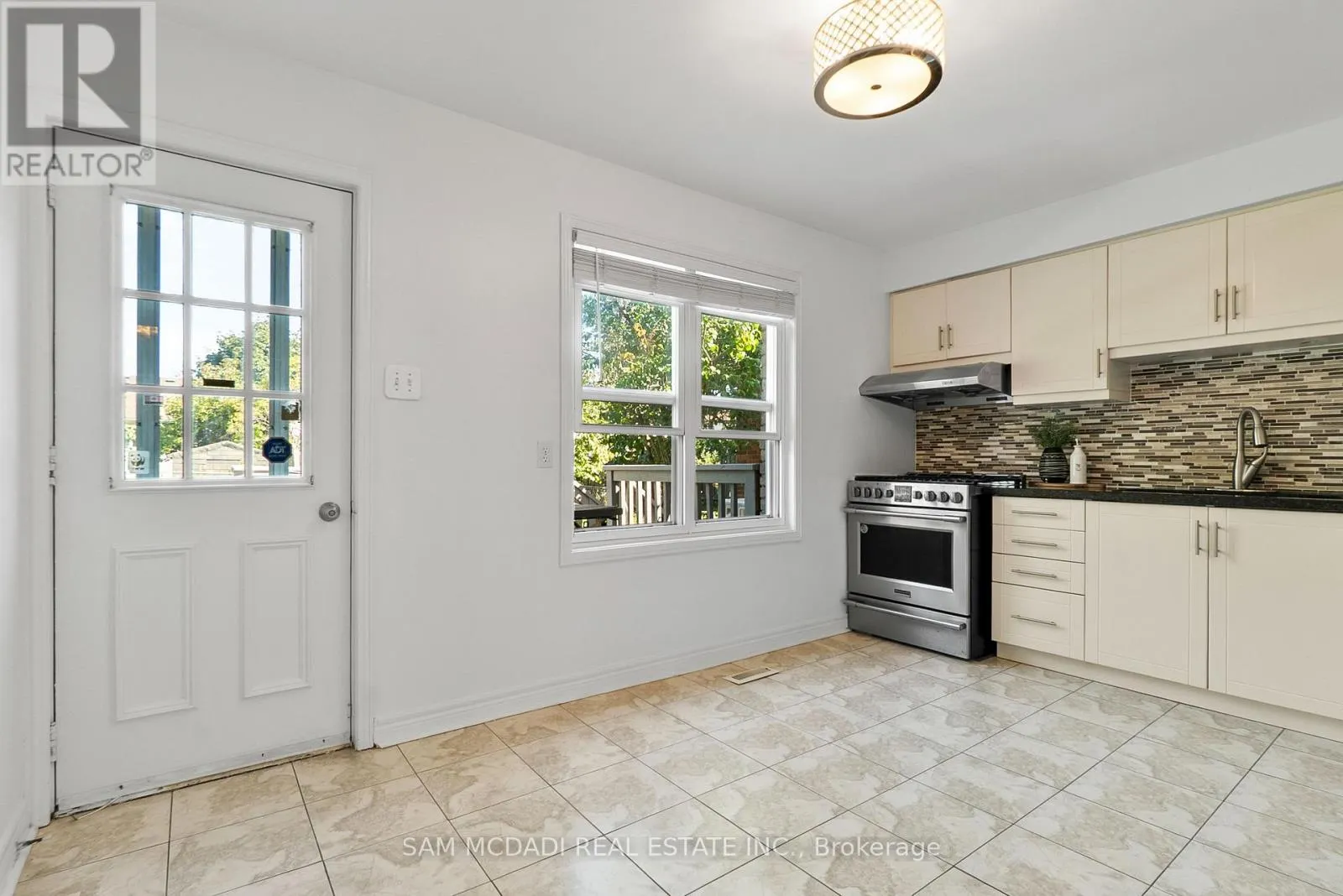5948 FEATHERHEAD CRESCENT