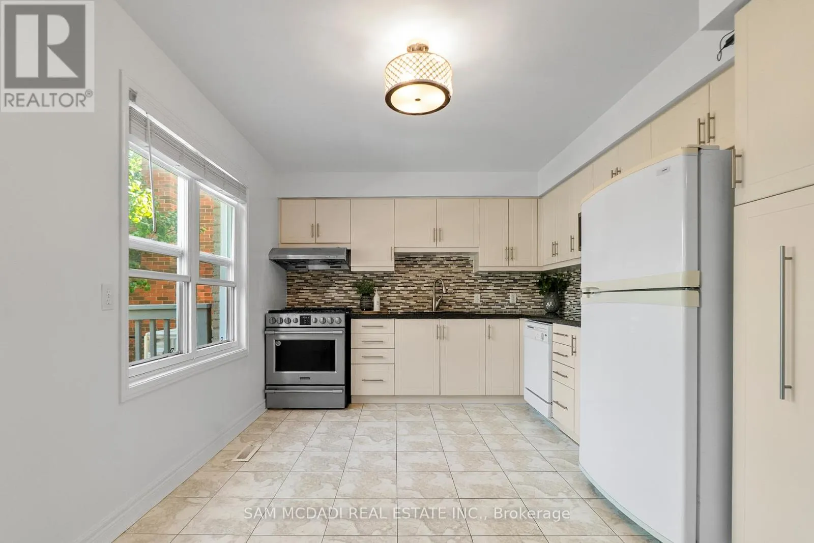 5948 FEATHERHEAD CRESCENT