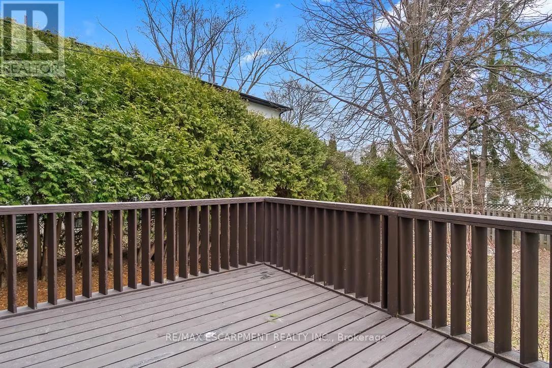 561 WINGROVE CRESCENT