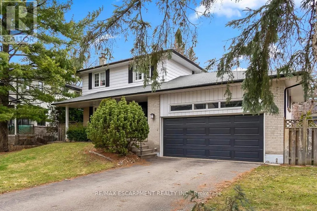 561 WINGROVE CRESCENT