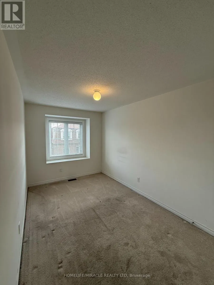 8 POMARINE WAY