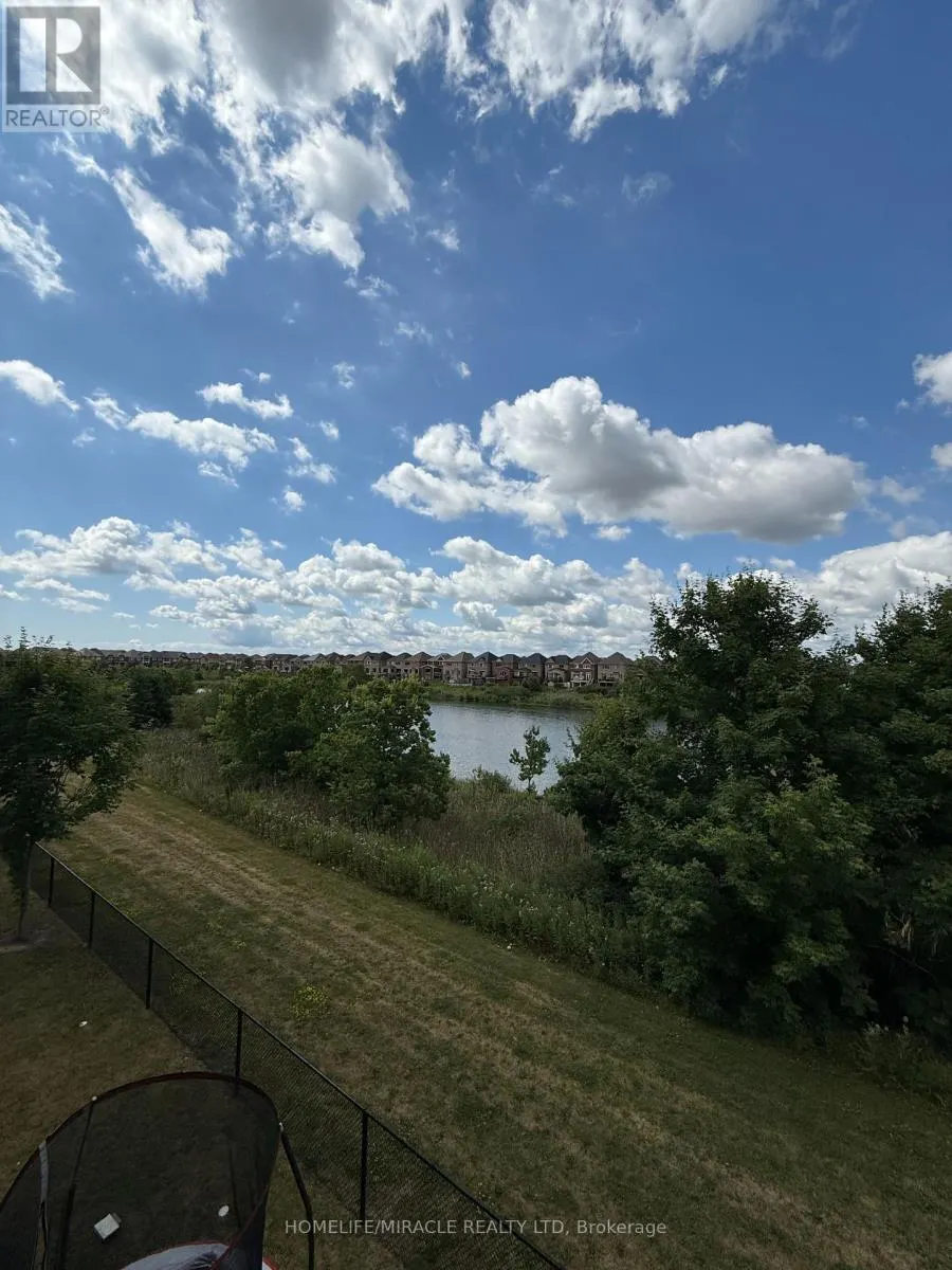 8 POMARINE WAY