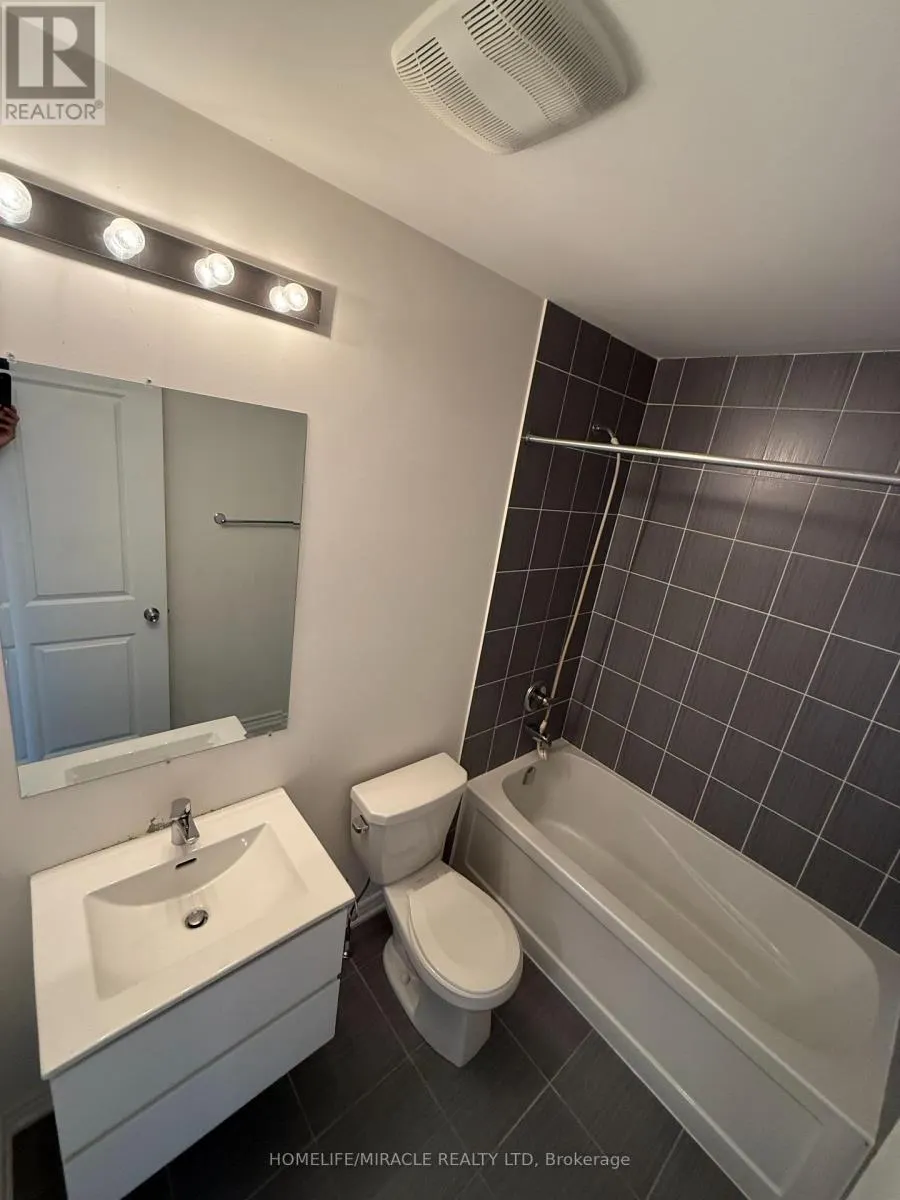 8 POMARINE WAY