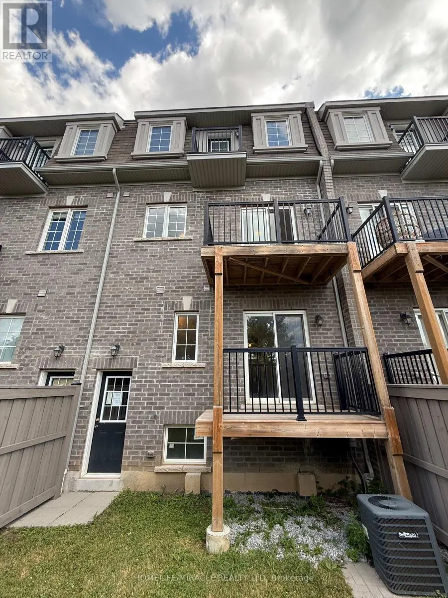 8 POMARINE WAY