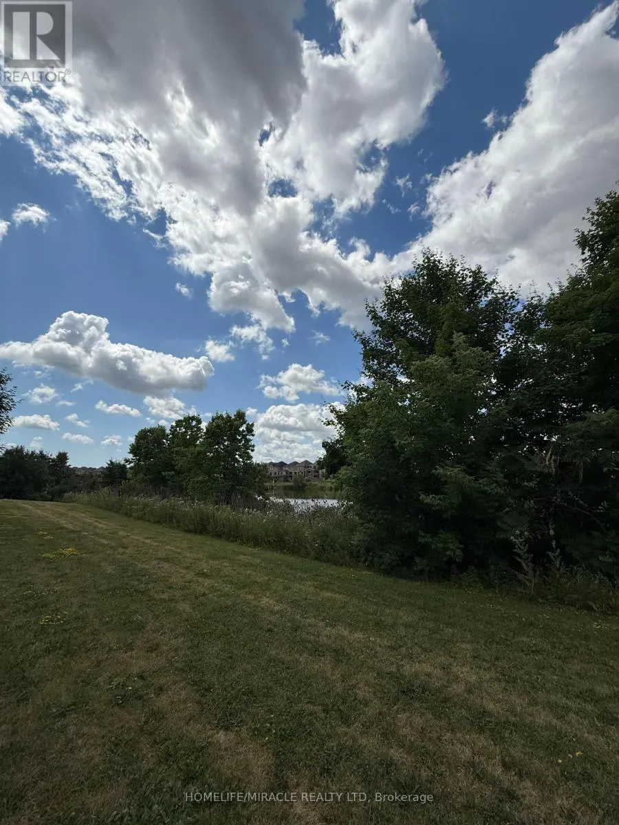 8 POMARINE WAY