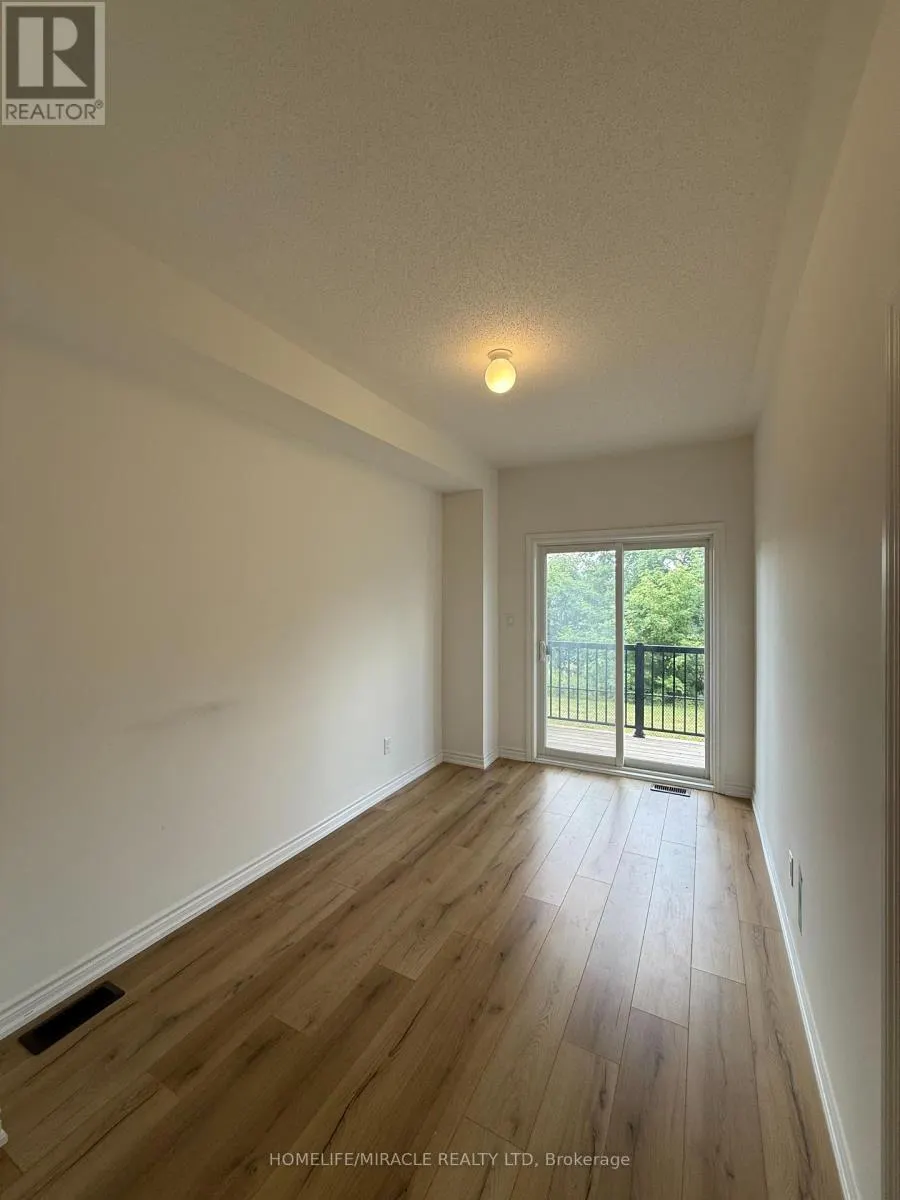 8 POMARINE WAY