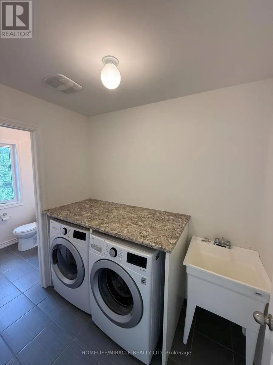 8 POMARINE WAY