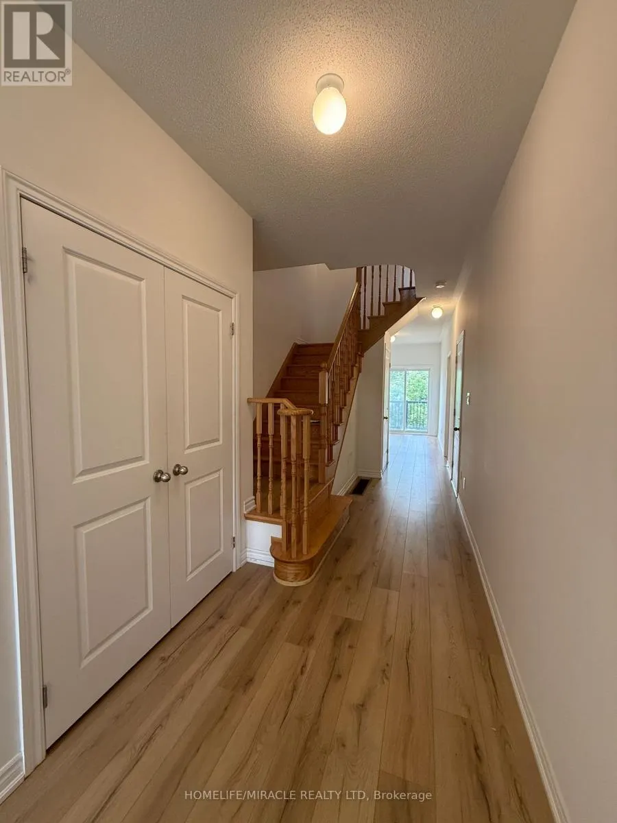 8 POMARINE WAY