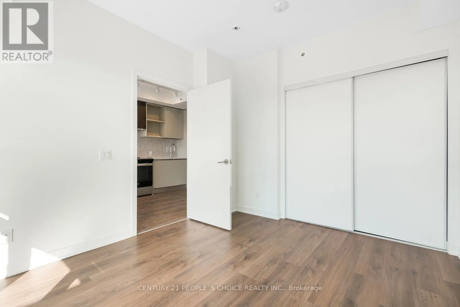 704 - 405 DUNDAS ST. STREET W