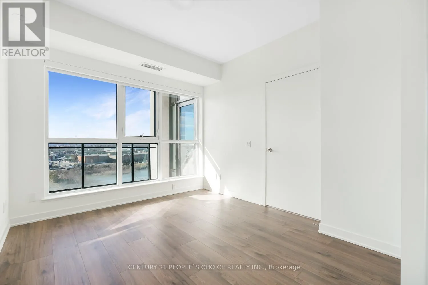 704 - 405 DUNDAS ST. STREET W