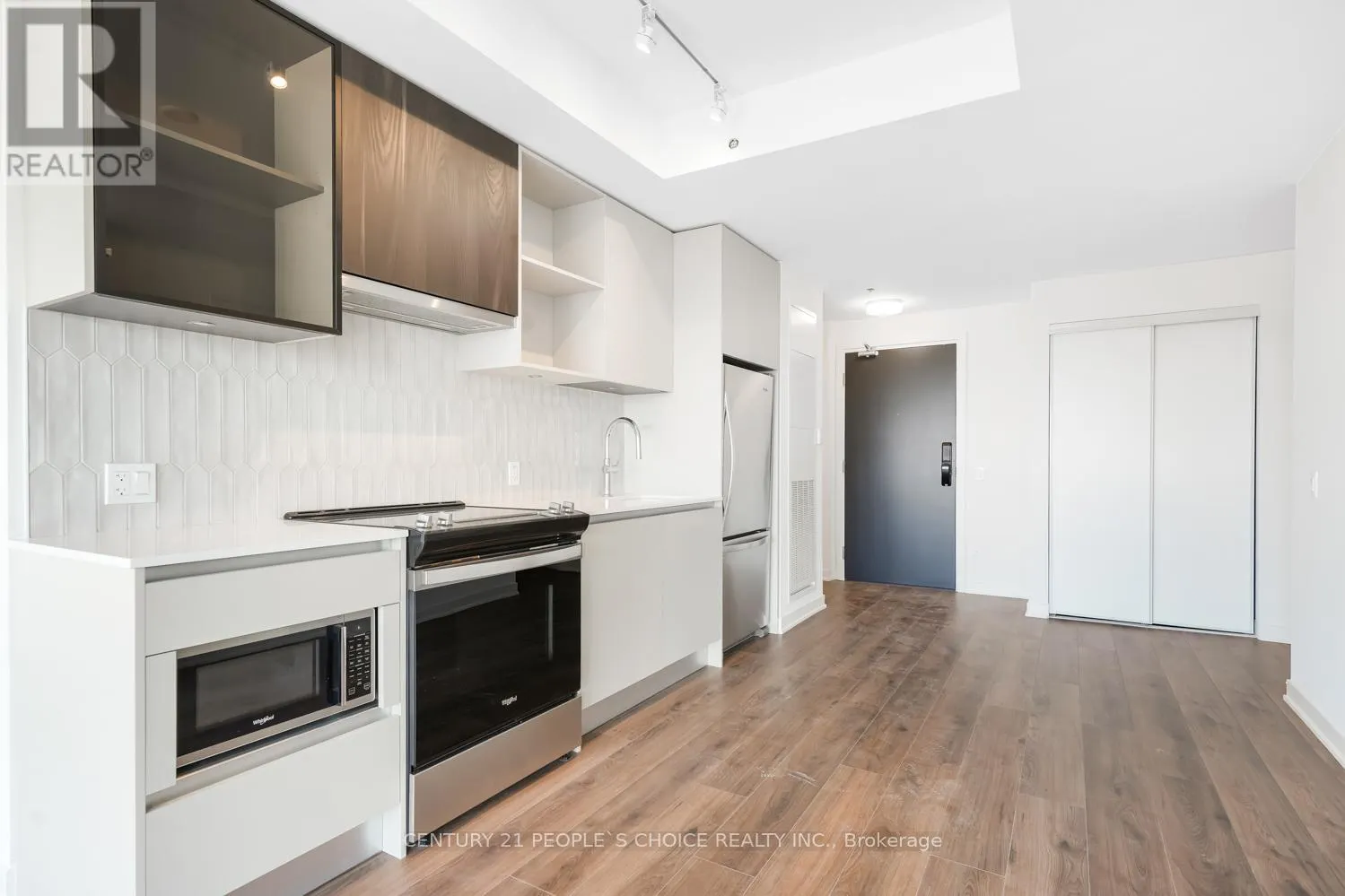 704 - 405 DUNDAS ST. STREET W