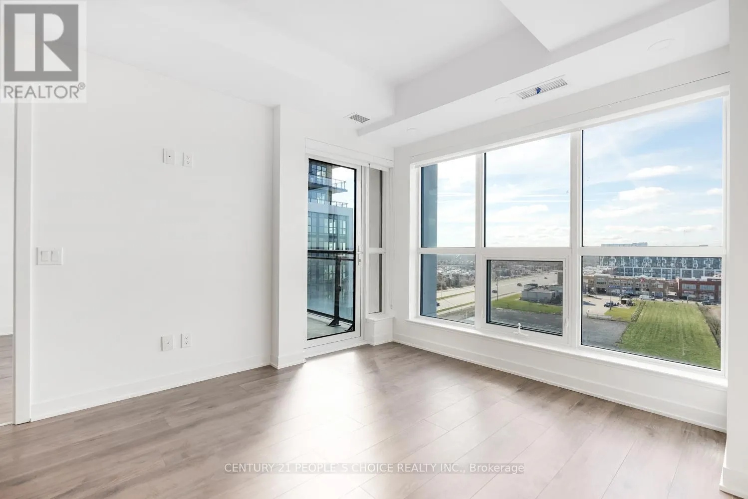 704 - 405 DUNDAS ST. STREET W