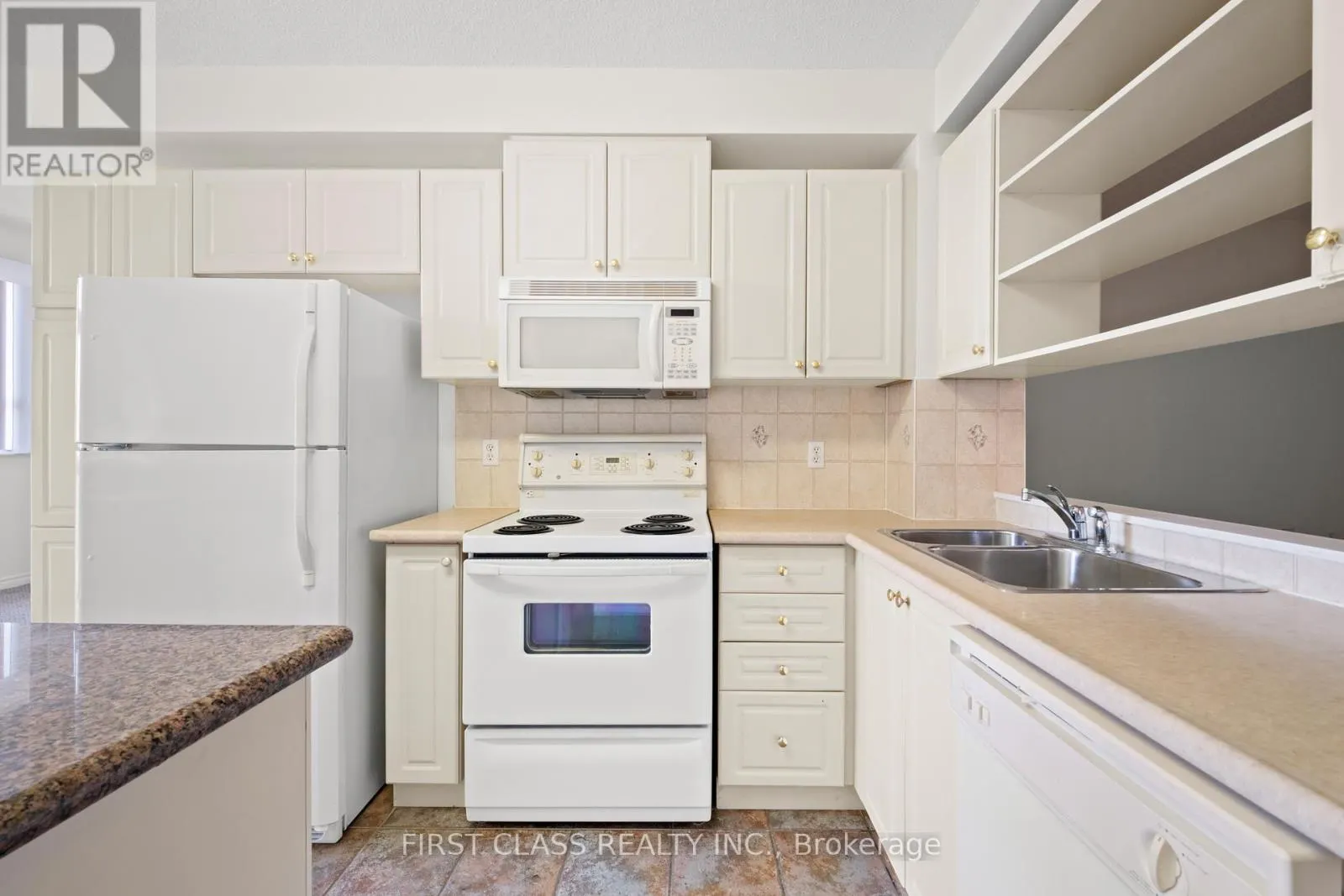 905 - 200 BURNHAMTHORPE ROAD E