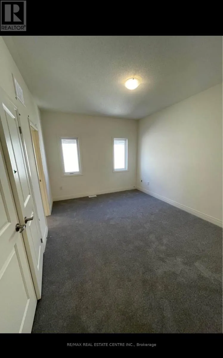 8 UNWIND CRESCENT