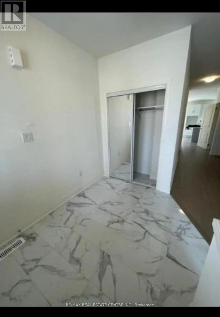 8 UNWIND CRESCENT