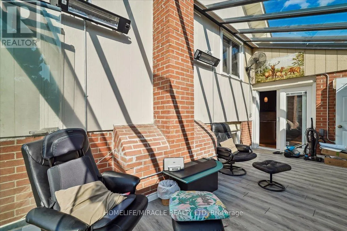 110 BLACKTHORN LANE