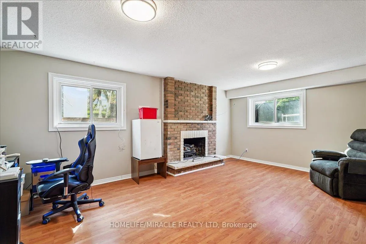 110 BLACKTHORN LANE