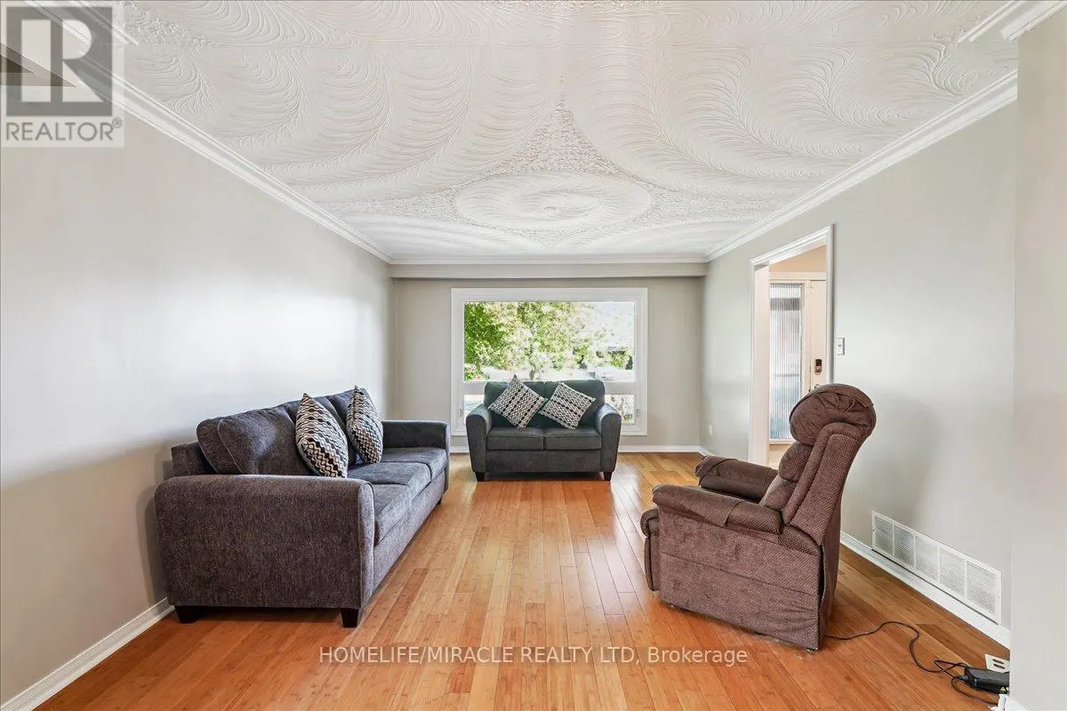 110 BLACKTHORN LANE