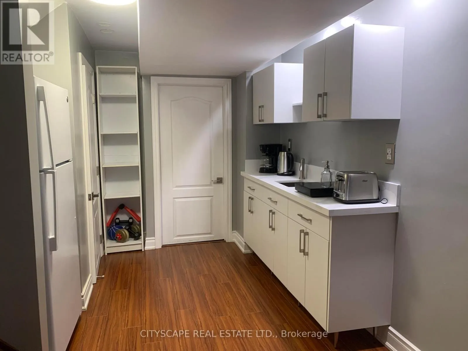 7122 PARA PLACE