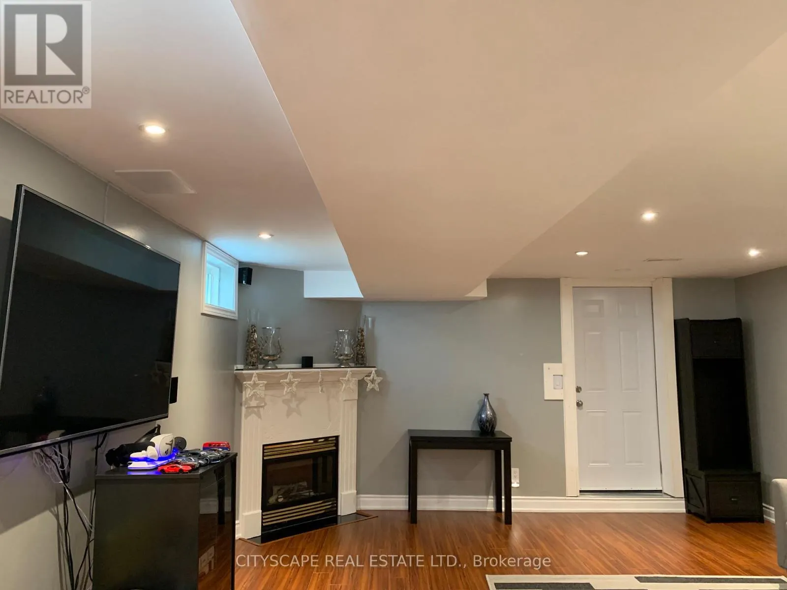 7122 PARA PLACE
