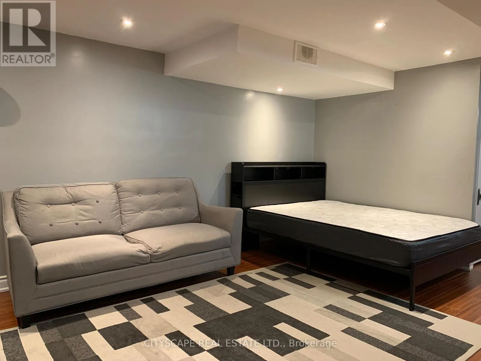 7122 PARA PLACE