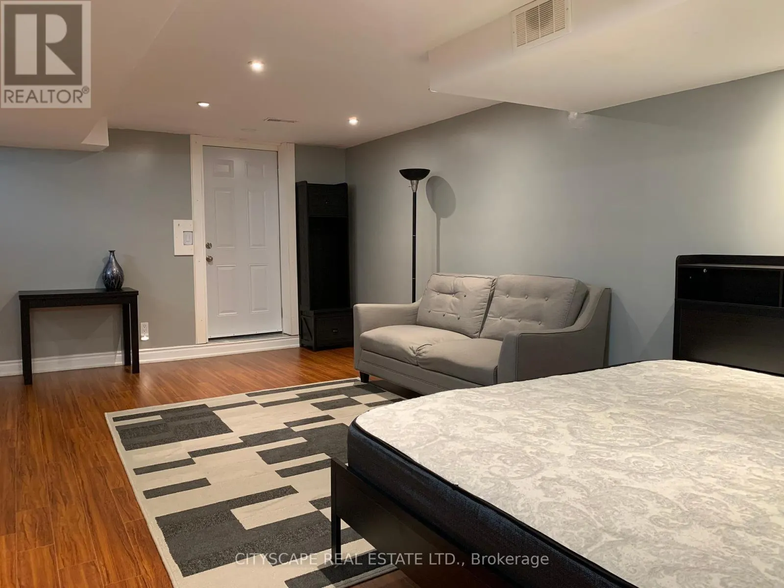 7122 PARA PLACE