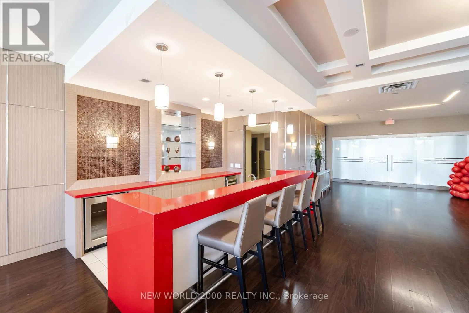 708 - 6 EVA ROAD