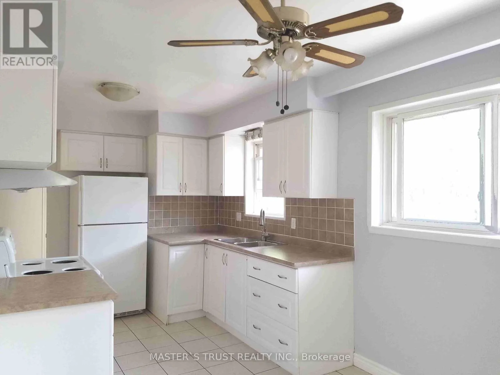 1316 REDBANK CRESCENT