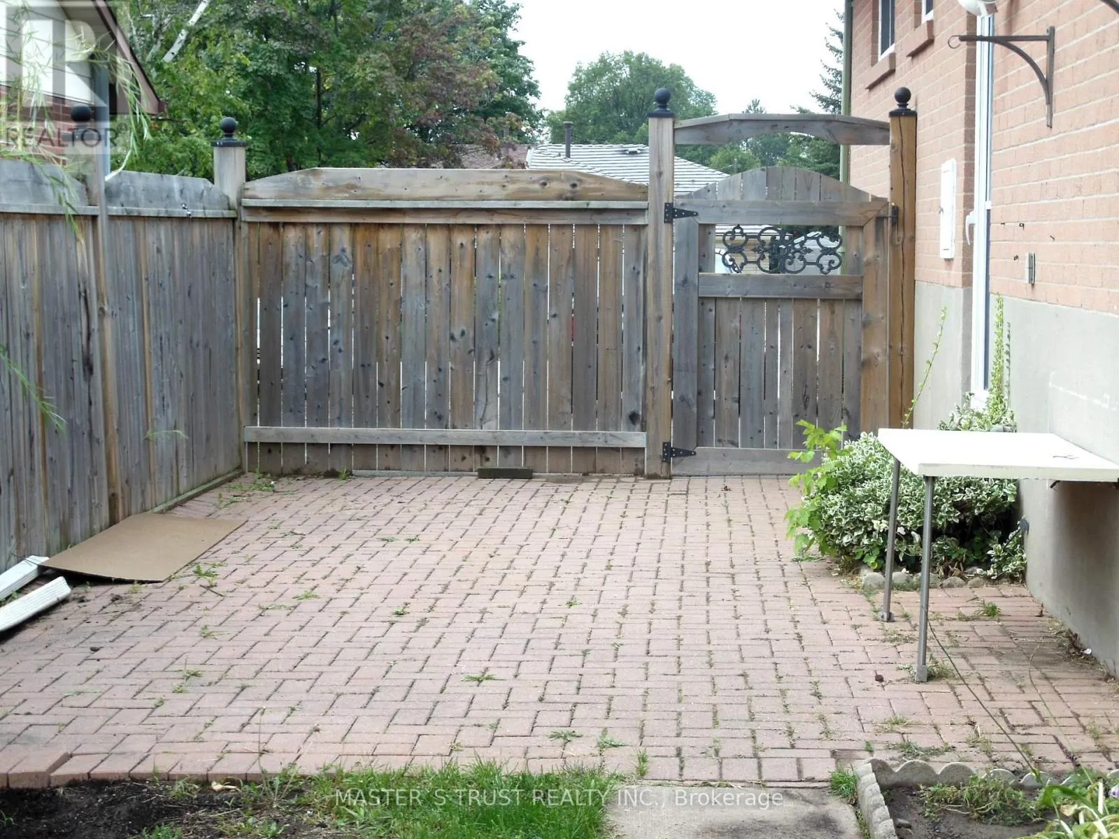 1316 REDBANK CRESCENT