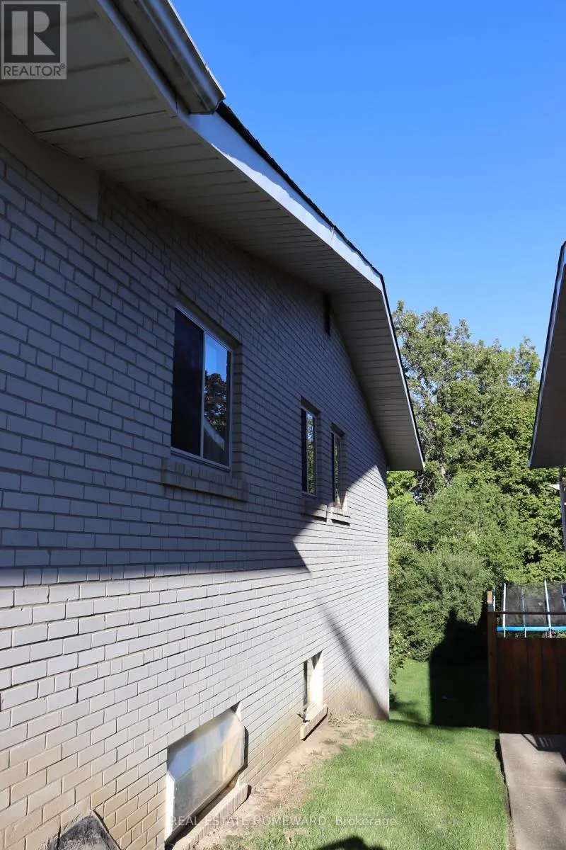 17 COLLINGDALE ROAD