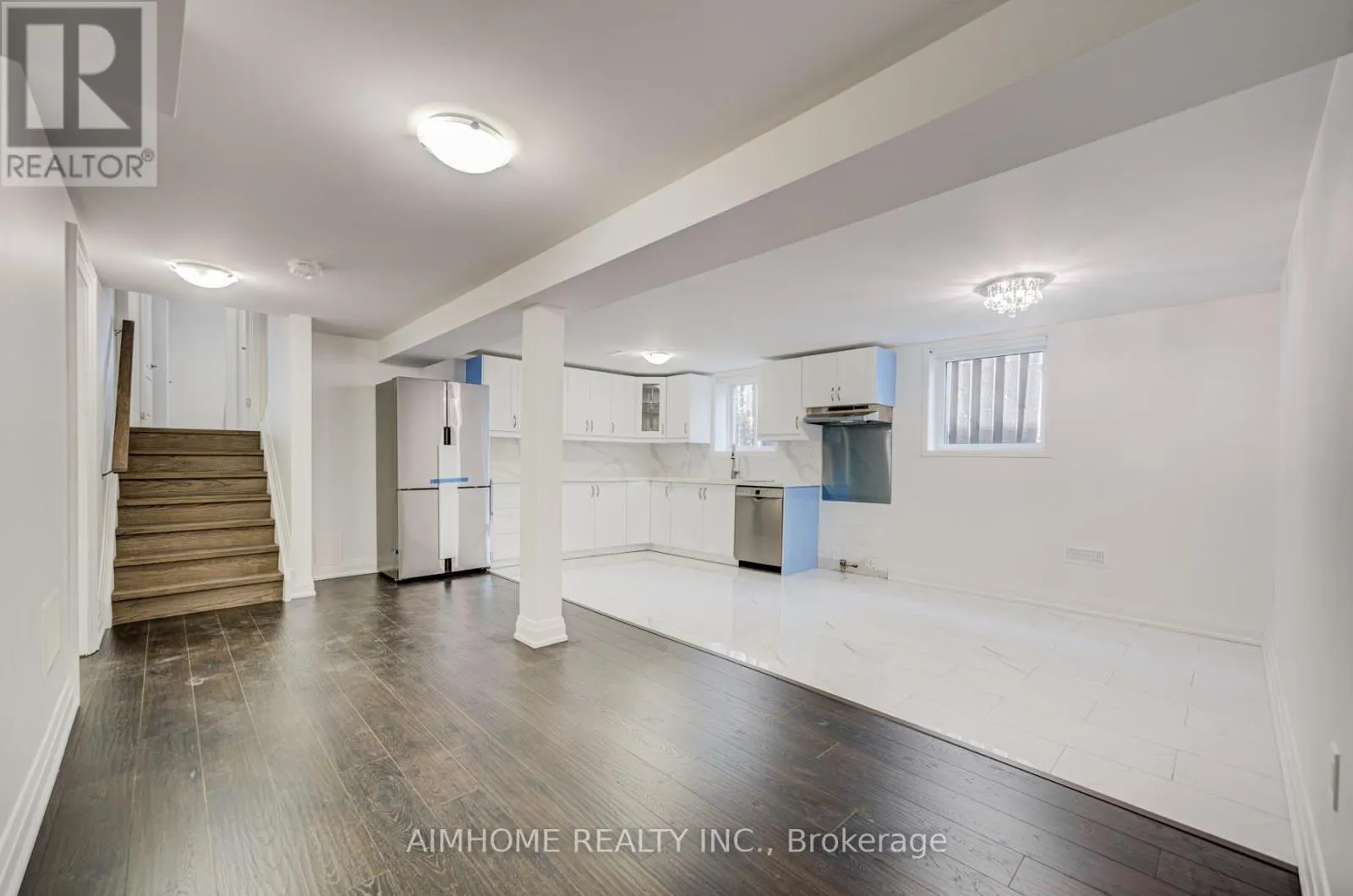 LOWER - 2575 BENEDET DRIVE N
